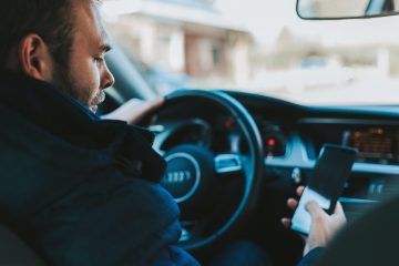Que risquez-vous en utilisant votre smartphone au volant de votre voiture ?