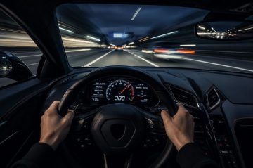 🚗 Influencer at 300 km/h: how far can the quest for views go?